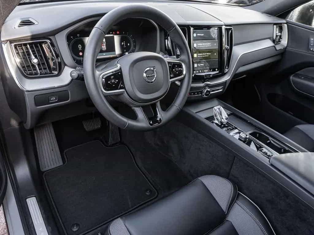Volvo XC60 Plus Dark 2WD AHK Leder Digitales Cockpit M 01/2024-photo-4