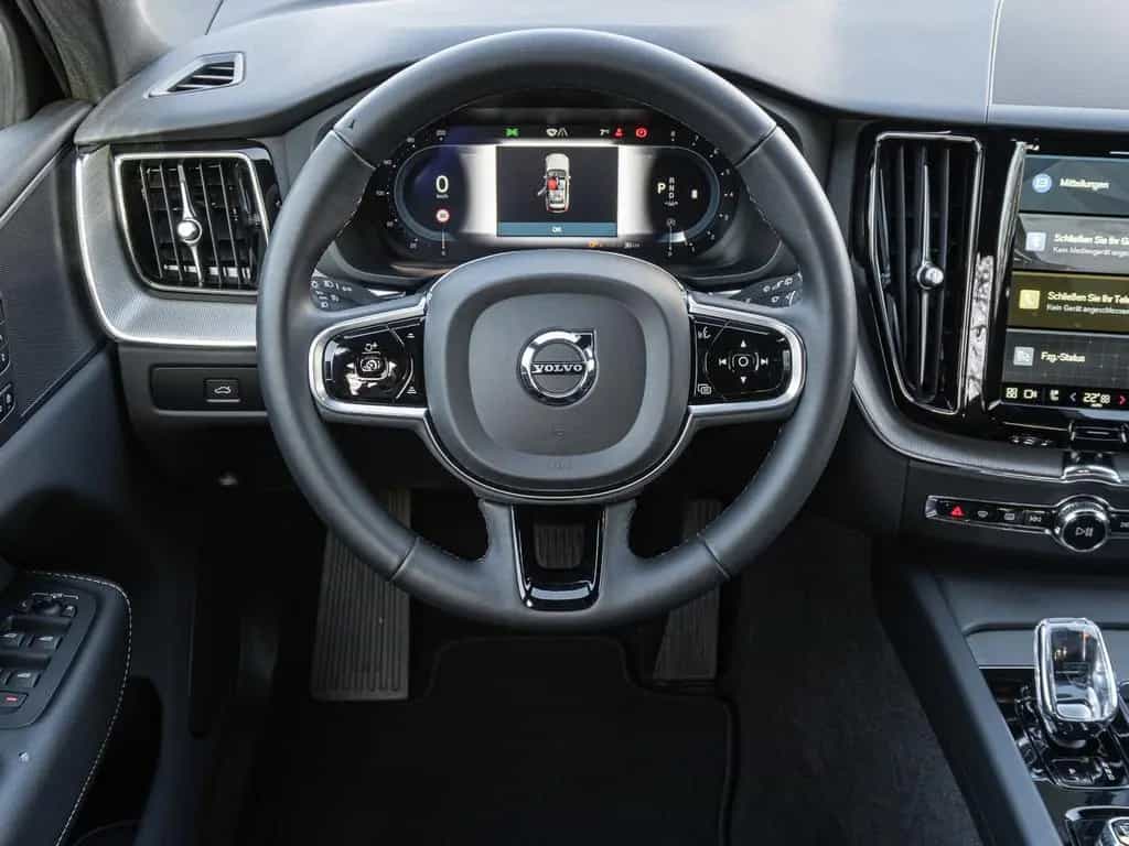Volvo XC60 Plus Dark 2WD AHK Leder Digitales Cockpit M 01/2024-photo-6