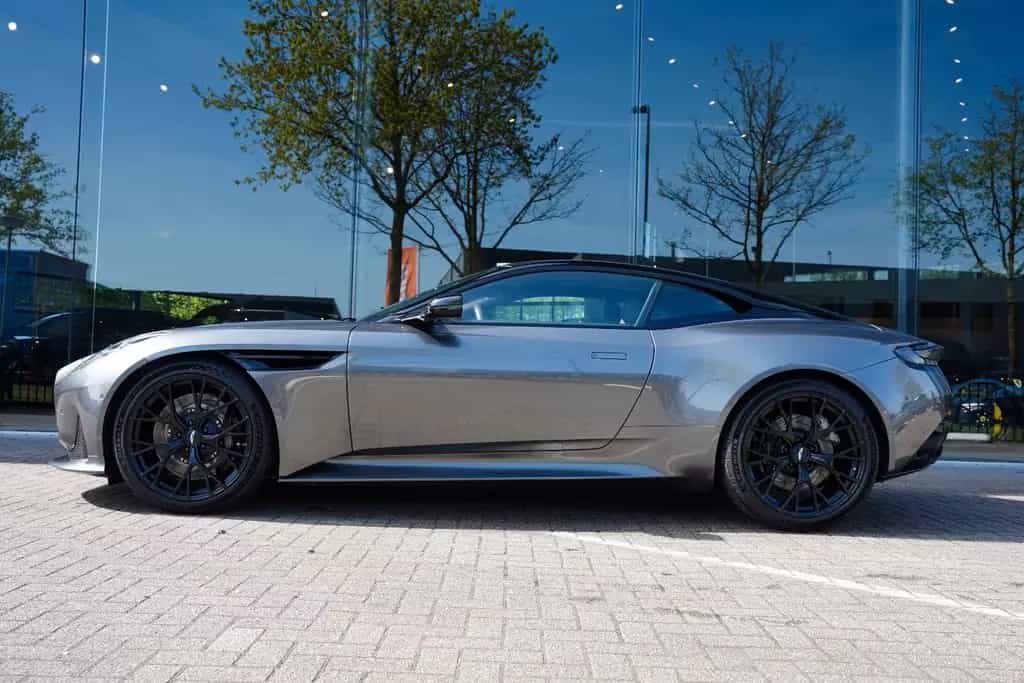 Aston Martin DB12 4.0 V8 Carbon NEW SERVICE 02/2024-photo-0