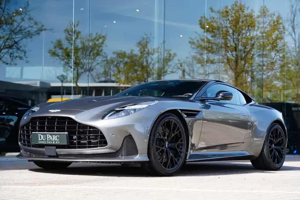 Aston Martin DB12 4.0 V8 Carbon NEW SERVICE 02/2024-photo-1