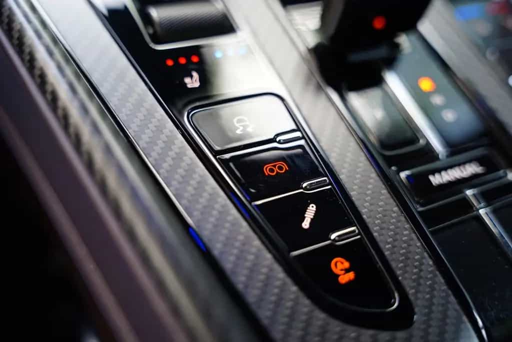 Aston Martin DB12 4.0 V8 Carbon NEW SERVICE 02/2024-photo-17