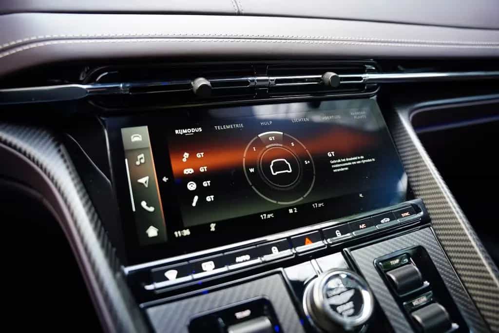 Aston Martin DB12 4.0 V8 Carbon NEW SERVICE 02/2024-photo-18