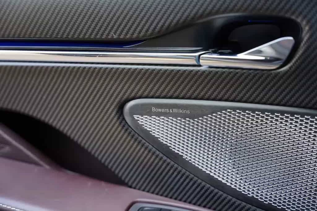 Aston Martin DB12 4.0 V8 Carbon NEW SERVICE 02/2024-photo-24