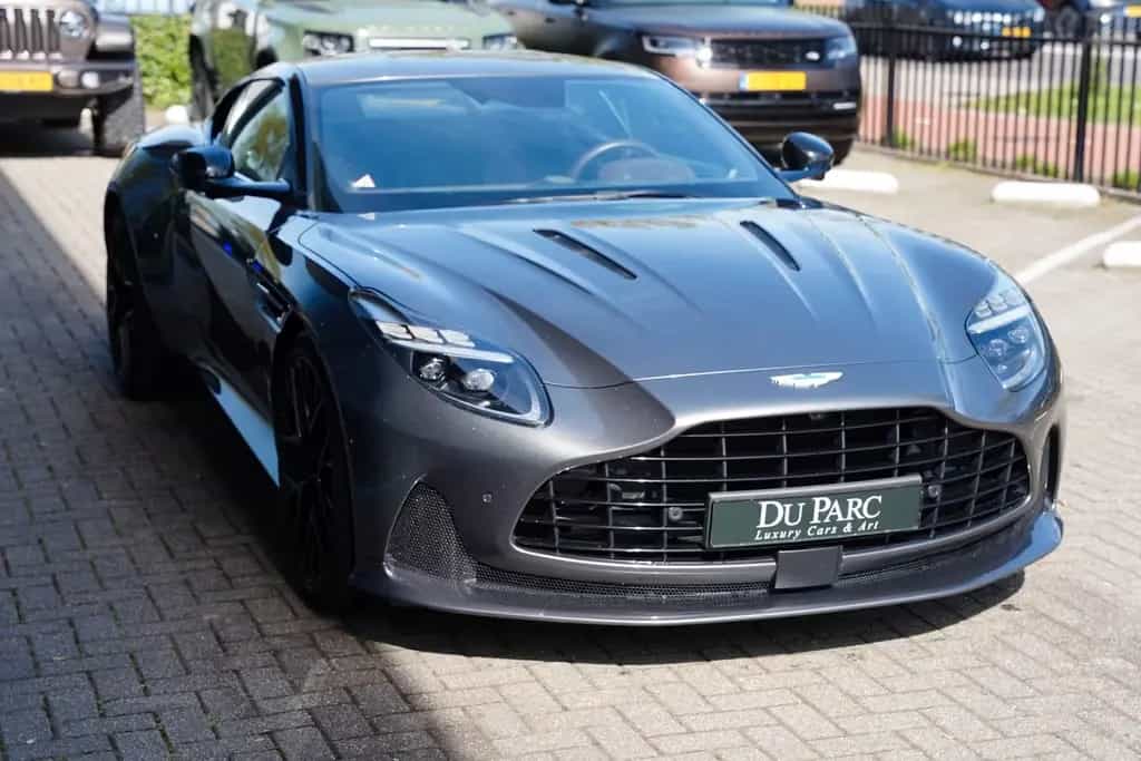 Aston Martin DB12 4.0 V8 Carbon NEW SERVICE 02/2024-photo-4