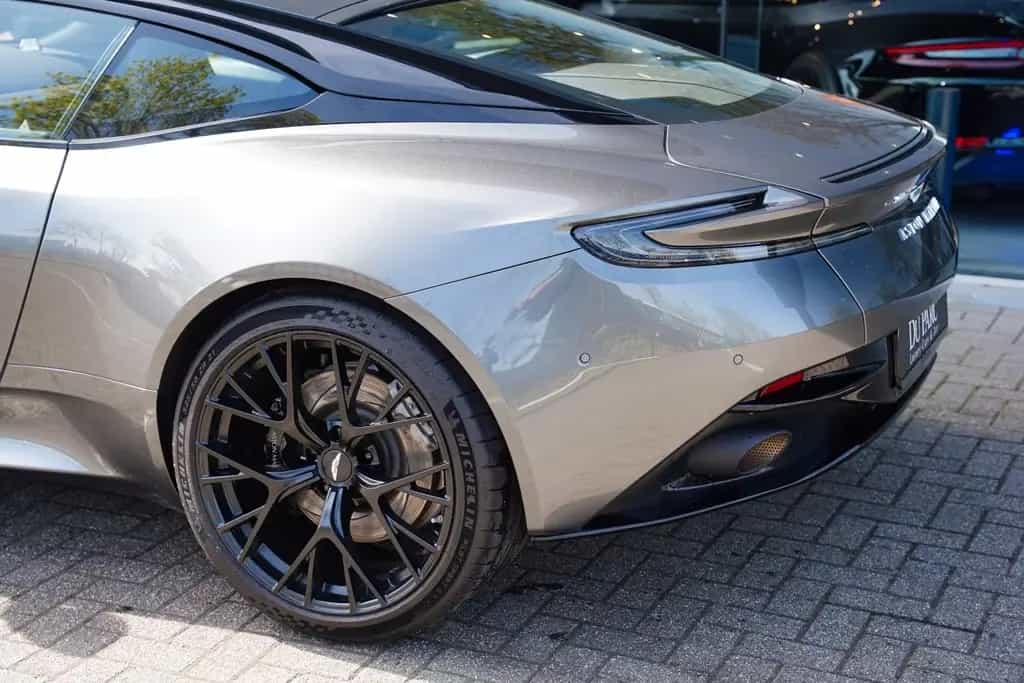 Aston Martin DB12 4.0 V8 Carbon NEW SERVICE 02/2024-photo-5