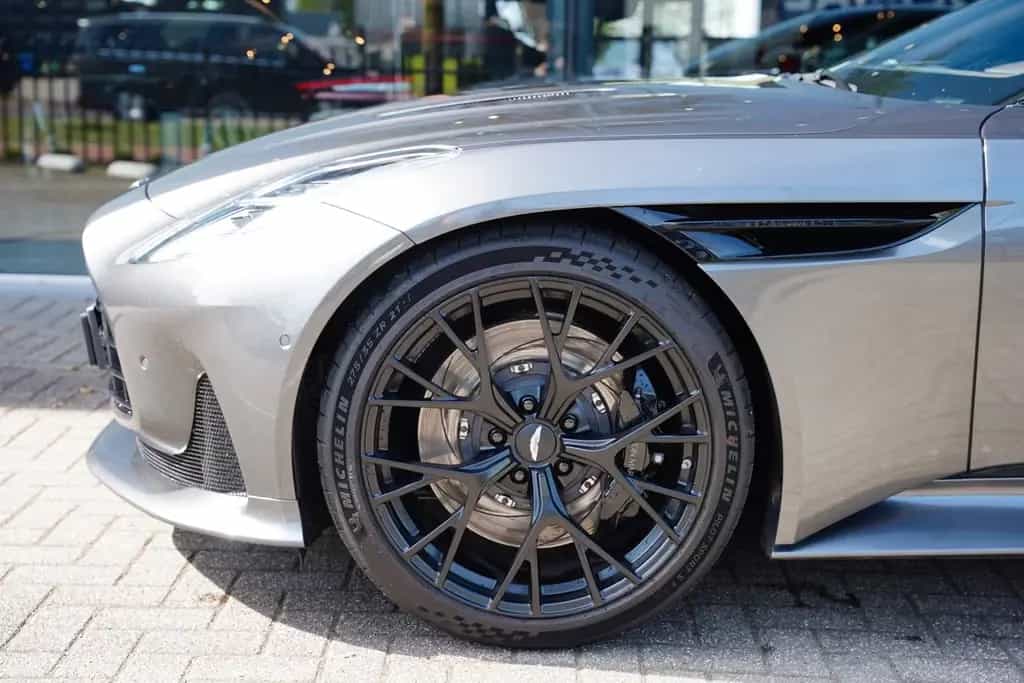 Aston Martin DB12 4.0 V8 Carbon NEW SERVICE 02/2024-photo-7