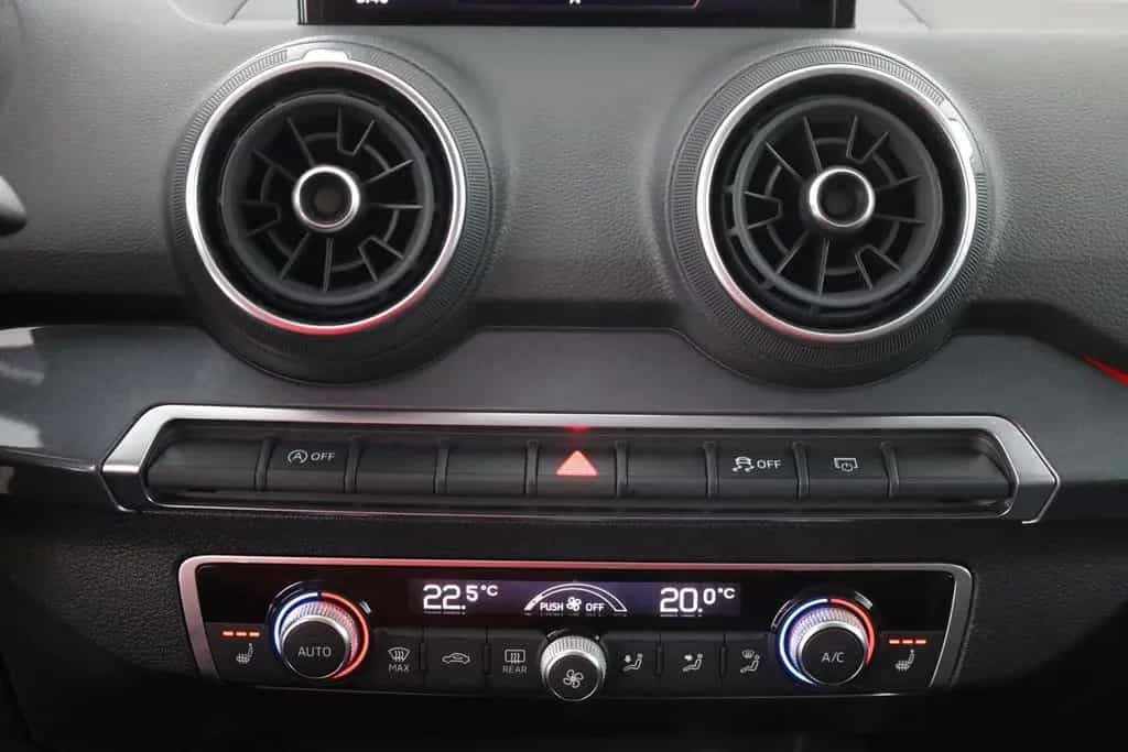 Audi Q2 30 TDI s-tronic Sport LED Tempomat AHK PDC 06/2018-photo-11