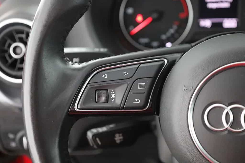 Audi Q2 30 TDI s-tronic Sport LED Tempomat AHK PDC 06/2018-photo-14