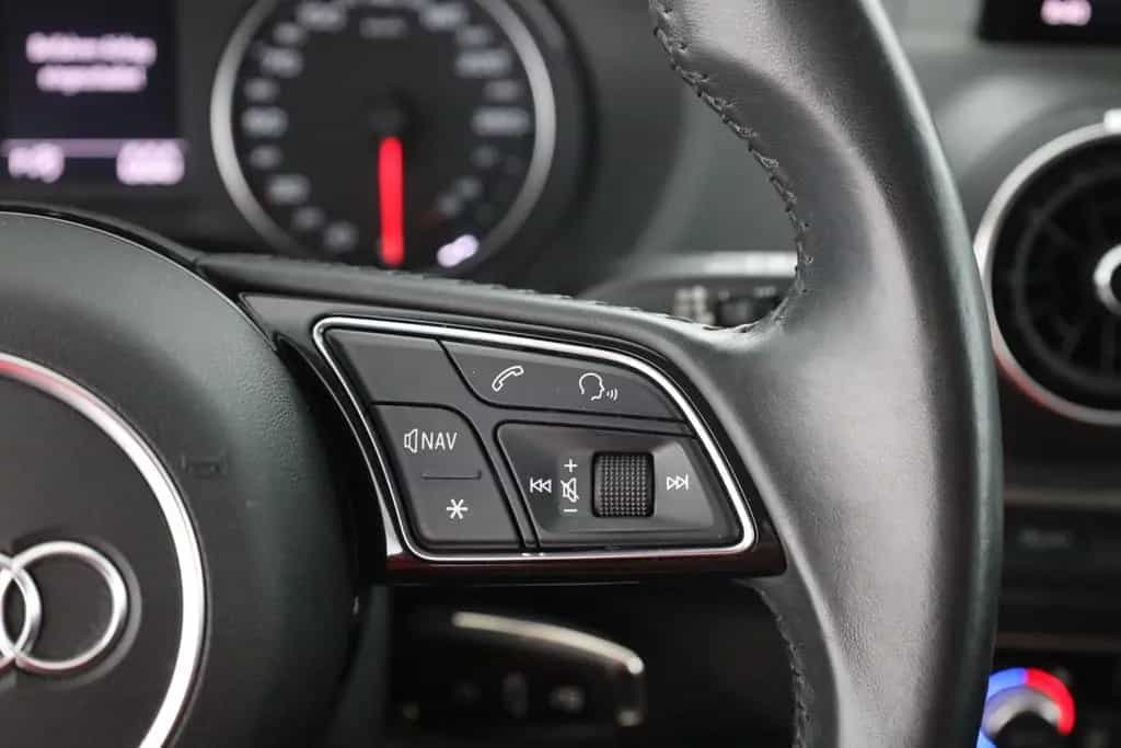 Audi Q2 30 TDI s-tronic Sport LED Tempomat AHK PDC 06/2018-photo-15