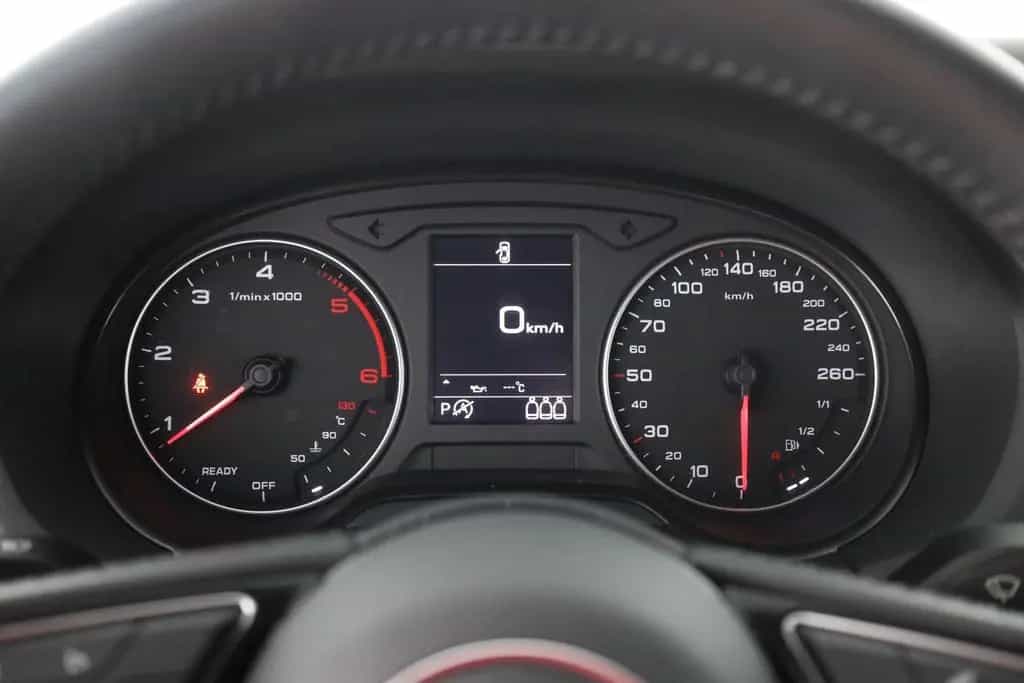 Audi Q2 30 TDI s-tronic Sport LED Tempomat AHK PDC 06/2018-photo-16