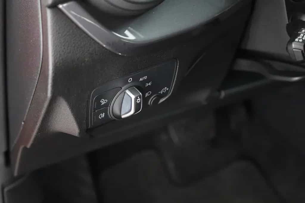 Audi Q2 30 TDI s-tronic Sport LED Tempomat AHK PDC 06/2018-photo-19