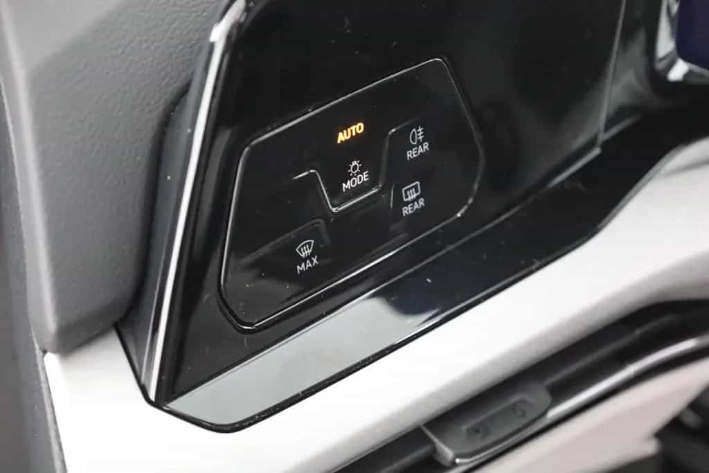 Volkswagen Golf VIII Variant 1.5 TSI DSG Life LED Navi ACC 06/2022-photo-19