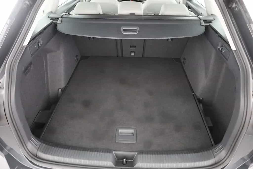 Volkswagen Golf VIII Variant 1.5 TSI DSG Life LED Navi ACC 06/2022-photo-24
