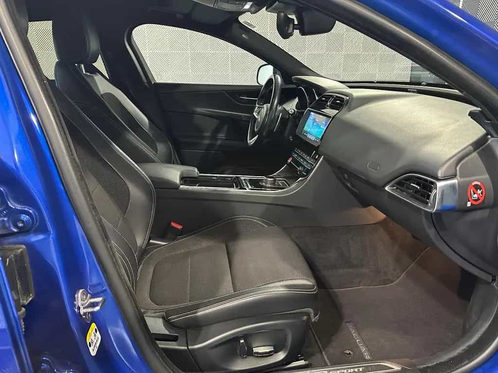 Jaguar XE 20d*R SPORT*BLACK PACK-XENON-R.KAM-ACC-SHZ-18 02/2019-photo-16