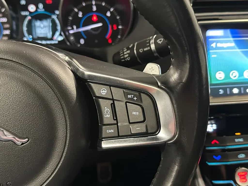 Jaguar XE 20d*R SPORT*BLACK PACK-XENON-R.KAM-ACC-SHZ-18 02/2019-photo-31