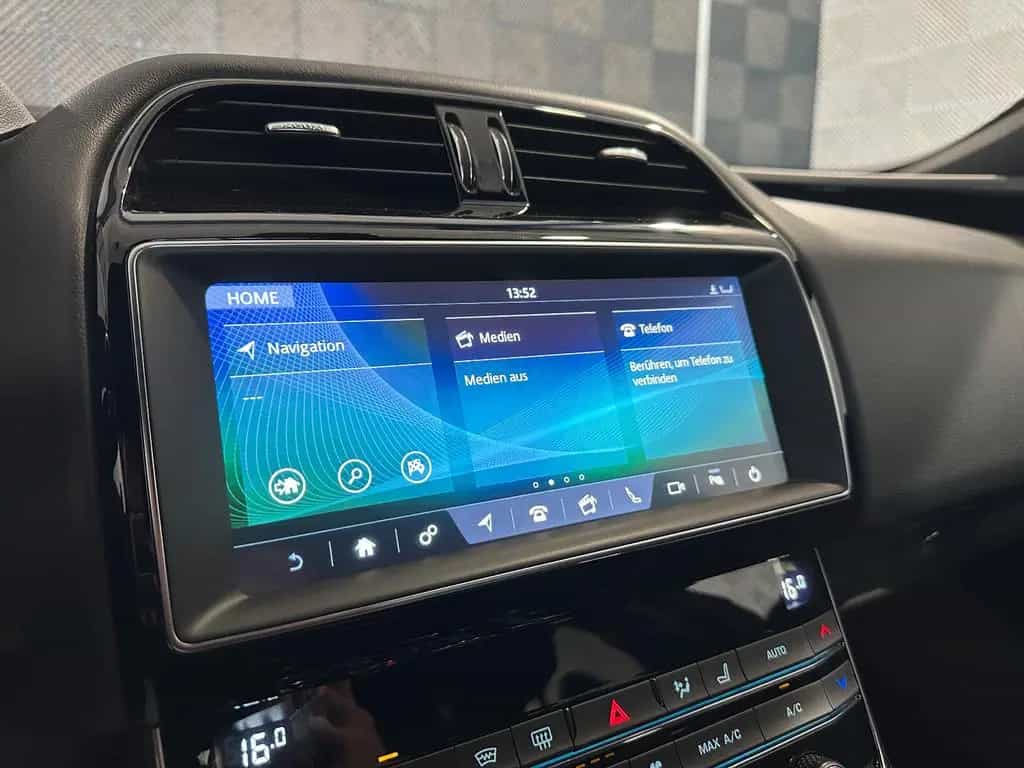 Jaguar XE 20d*R SPORT*BLACK PACK-XENON-R.KAM-ACC-SHZ-18 02/2019-photo-32