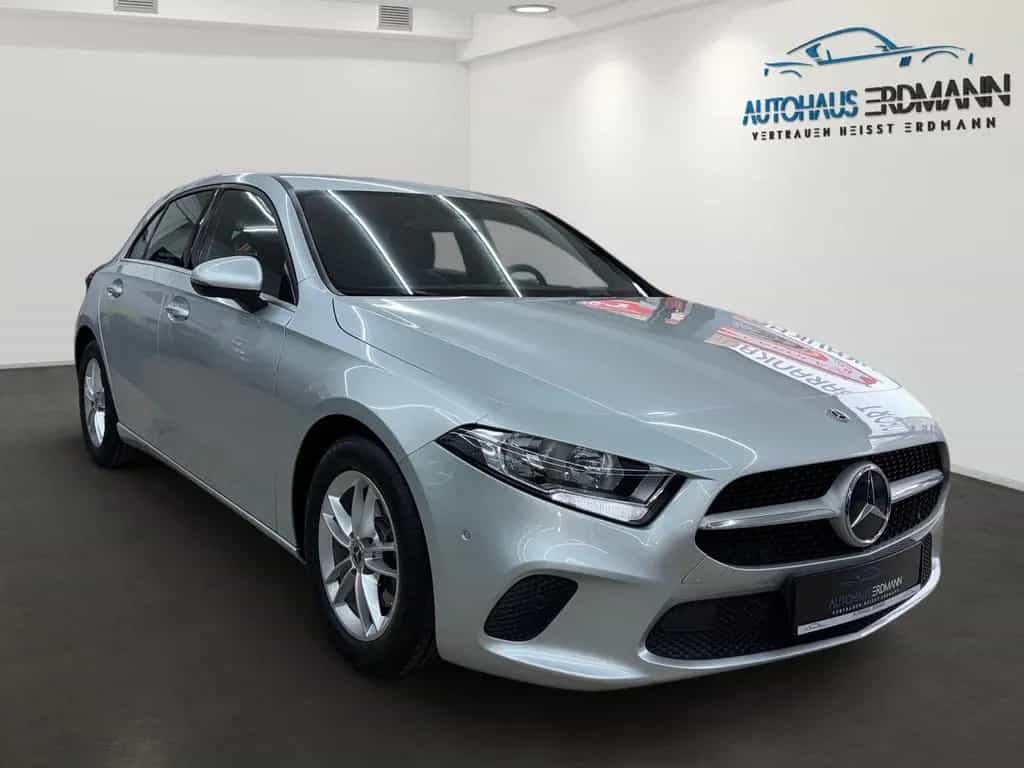 Mercedes-Benz A-Class 180 Automatik*Navi*Sitzheiz*PDC vo+hi*Spur 07/2019-photo-2