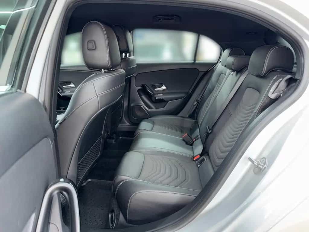 Mercedes-Benz A-Class 180 Automatik*Navi*Sitzheiz*PDC vo+hi*Spur 07/2019-photo-21