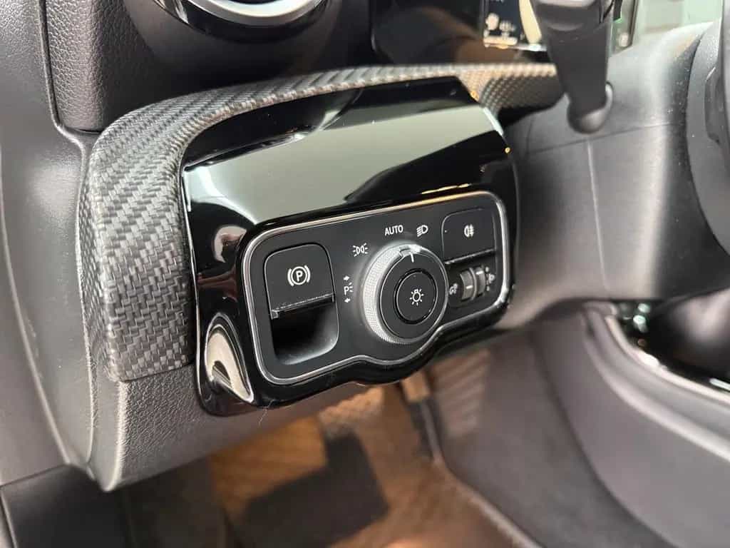 Mercedes-Benz A-Class 180 Automatik*Navi*Sitzheiz*PDC vo+hi*Spur 07/2019-photo-28