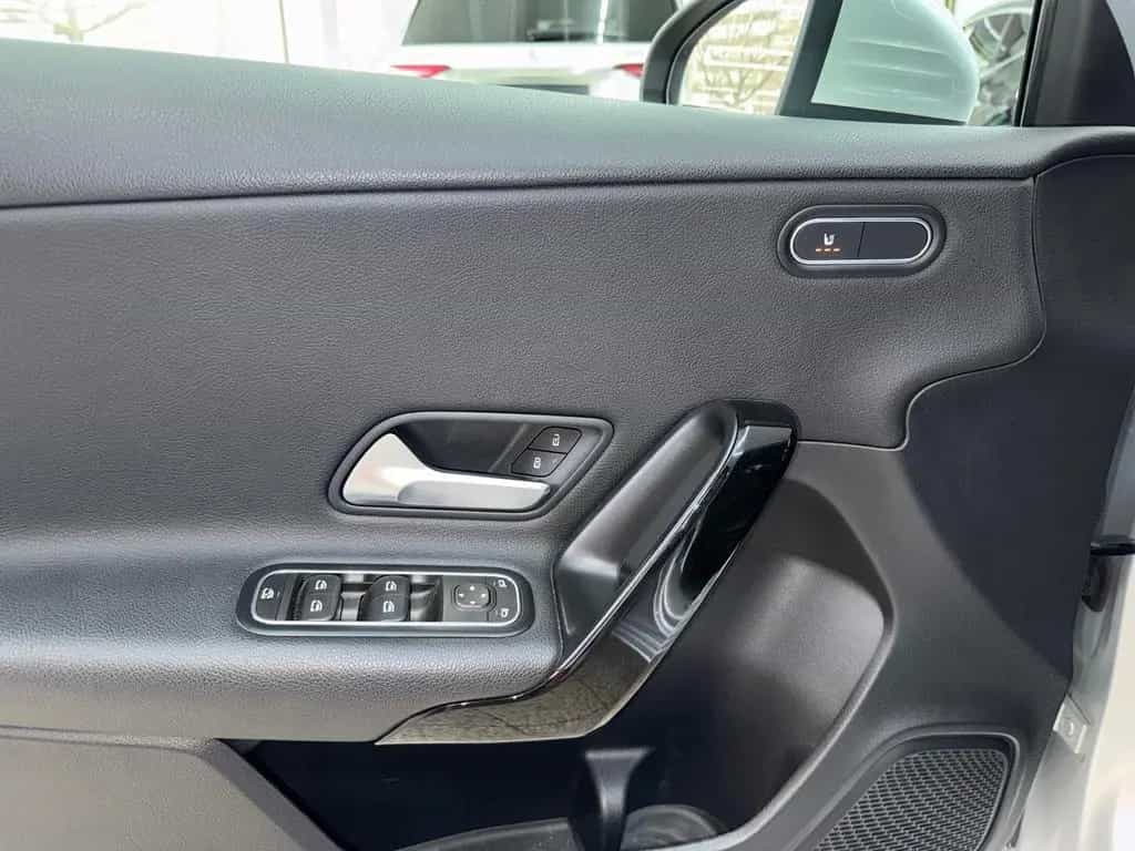 Mercedes-Benz A-Class 180 Automatik*Navi*Sitzheiz*PDC vo+hi*Spur 07/2019-photo-29