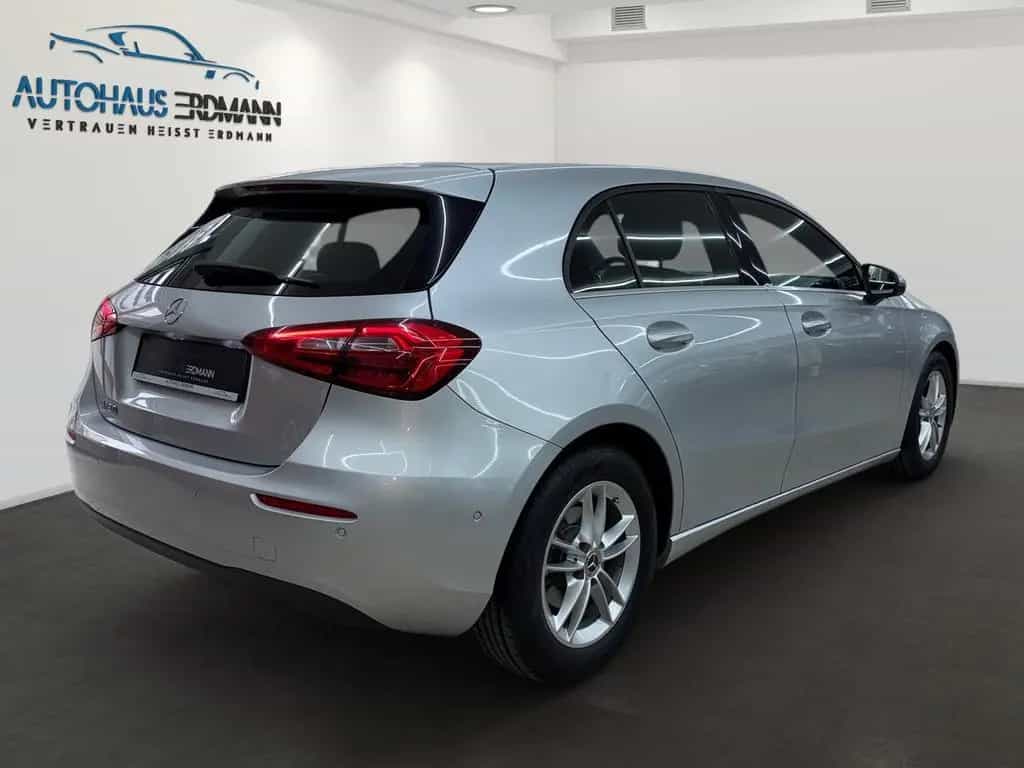 Mercedes-Benz A-Class 180 Automatik*Navi*Sitzheiz*PDC vo+hi*Spur 07/2019-photo-3
