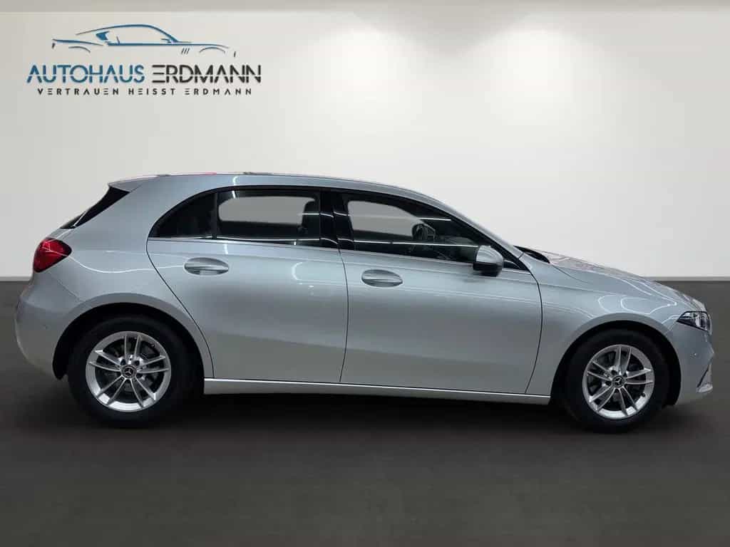 Mercedes-Benz A-Class 180 Automatik*Navi*Sitzheiz*PDC vo+hi*Spur 07/2019-photo-5