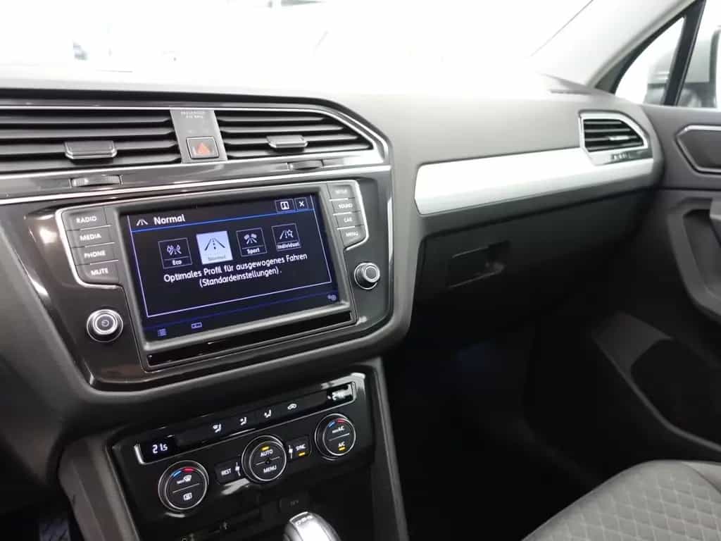 Volkswagen Tiguan 2.0 TDI DSG 4Mo. R-Line VERKAUF NUR AN OD 04/2017-photo-13