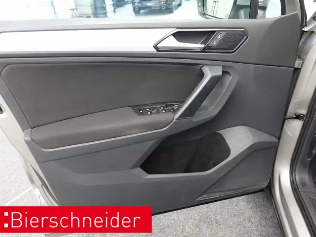 Volkswagen Tiguan 2.0 TDI DSG 4Mo. R-Line VERKAUF NUR AN OD 04/2017-photo-17