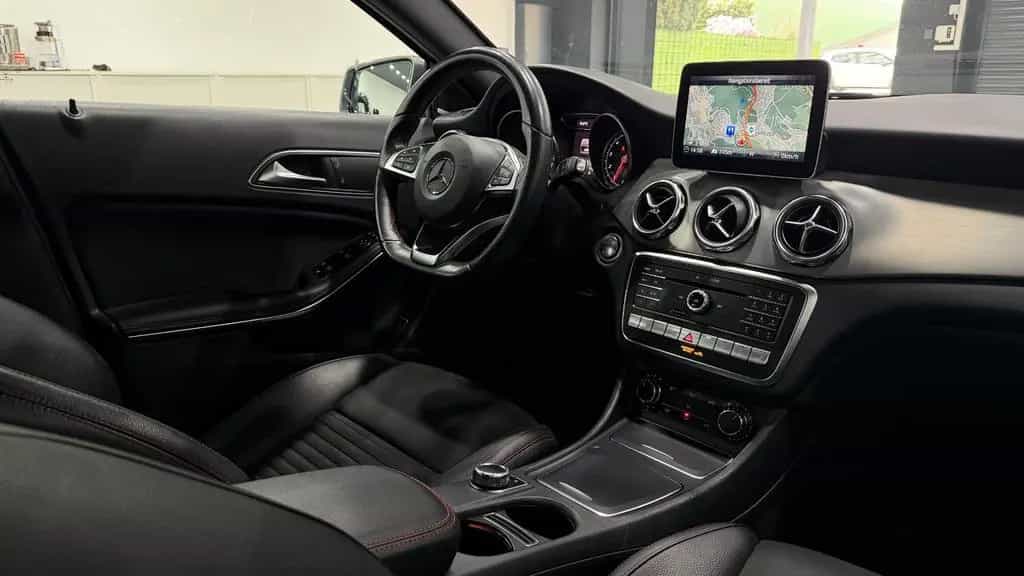 Mercedes-Benz GLA-Class 250 4Matic AMG Line/AHK/LED/Navi/KeyLess/H/K 07/2019-photo-3