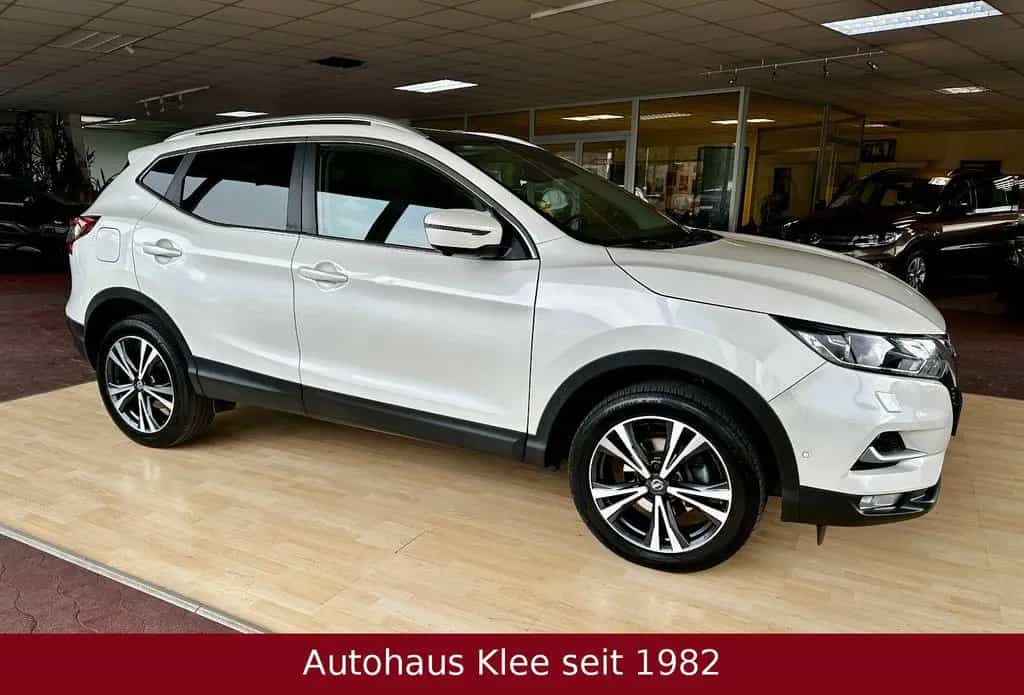 Nissan Qashqai 1.6 *AHK*360 Kamera*Navi*Pano* 07/2017-photo-1