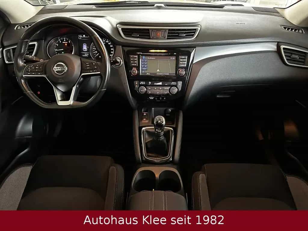 Nissan Qashqai 1.6 *AHK*360 Kamera*Navi*Pano* 07/2017-photo-13