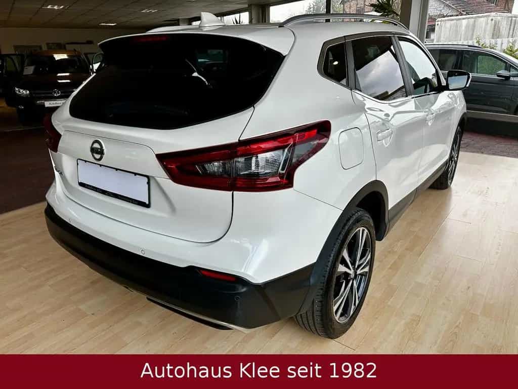 Nissan Qashqai 1.6 *AHK*360 Kamera*Navi*Pano* 07/2017-photo-2
