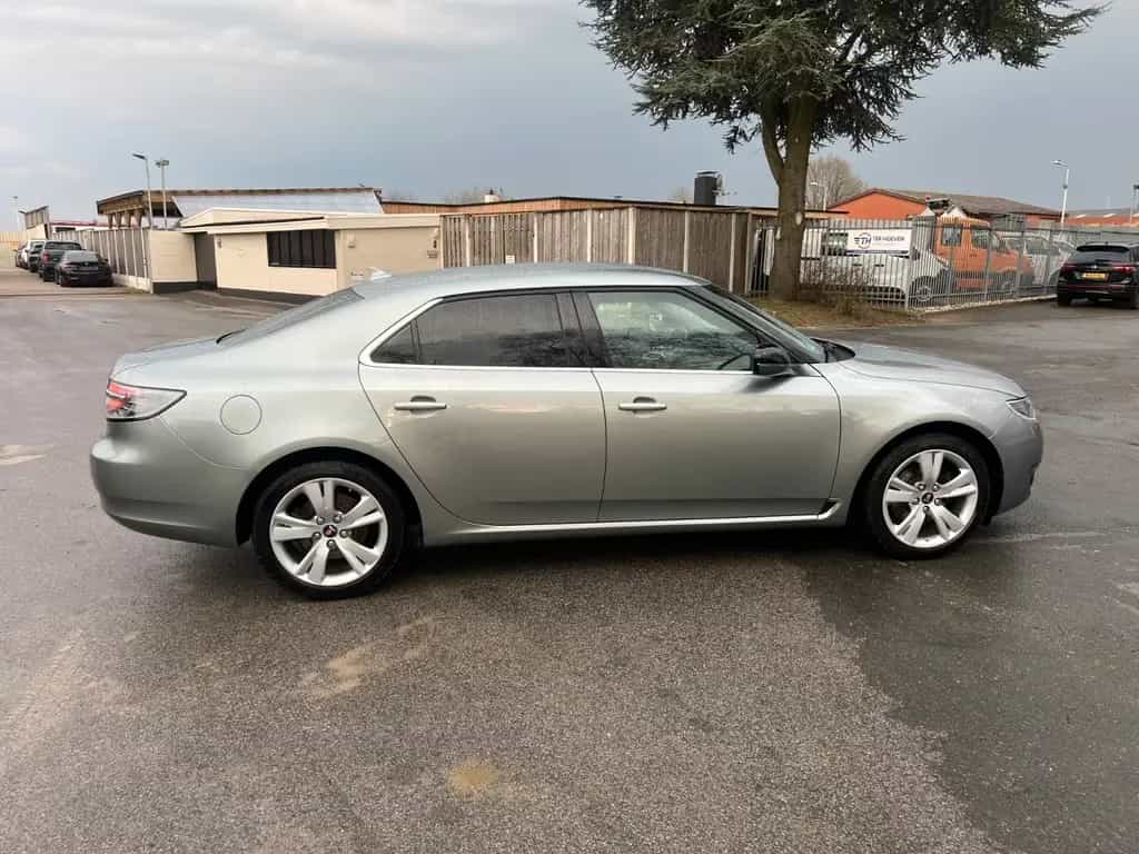 Saab 9-5 Lim. XWD Vector  !! neue motor 52.000 km !! 02/2011-photo-5