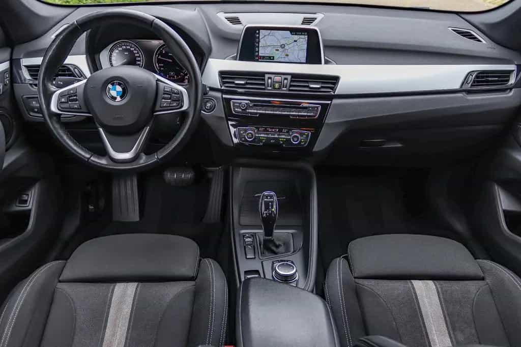 BMW X1 18i AUTOMATIK*LED*NAVI*PARKPILOT*TEMPO*SiHEIZ 07/2018-photo-10