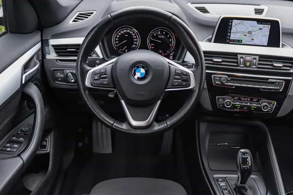 BMW X1 18i AUTOMATIK*LED*NAVI*PARKPILOT*TEMPO*SiHEIZ 07/2018-photo-11