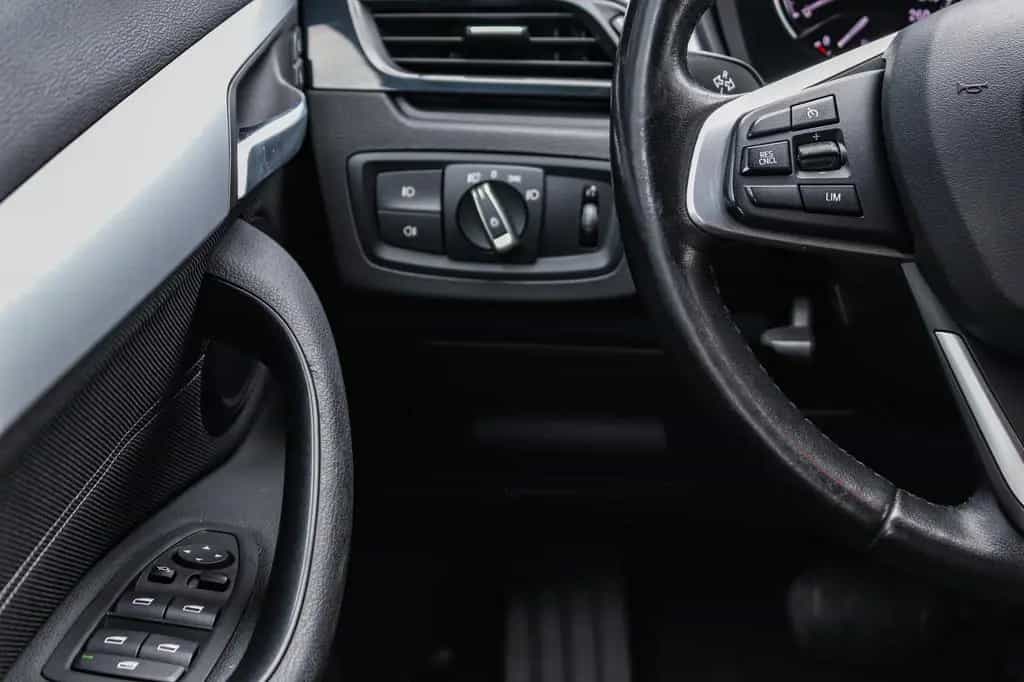 BMW X1 18i AUTOMATIK*LED*NAVI*PARKPILOT*TEMPO*SiHEIZ 07/2018-photo-12
