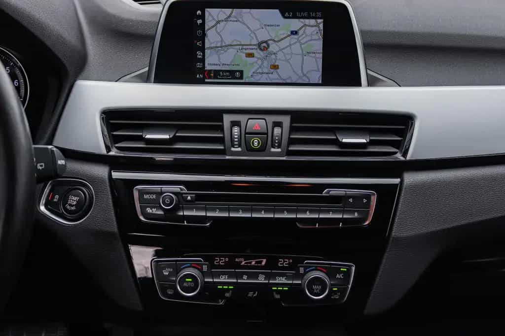BMW X1 18i AUTOMATIK*LED*NAVI*PARKPILOT*TEMPO*SiHEIZ 07/2018-photo-16