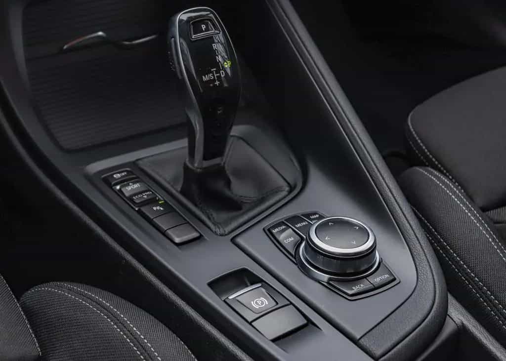 BMW X1 18i AUTOMATIK*LED*NAVI*PARKPILOT*TEMPO*SiHEIZ 07/2018-photo-17