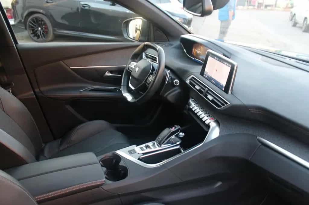 Peugeot 3008 1.5 BlueHDi 130*GT-Line*Aut*LED*Navi*RÜKA* 01/2020-photo-4
