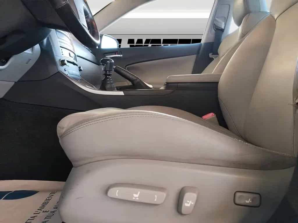 Lexus IS 220 d MC Luxury 11/2008-photo-9