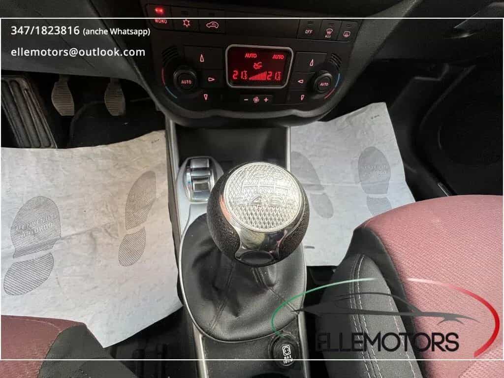 Alfa Romeo MiTo 1.4 Multiair Distinctive 05/2011-photo-11