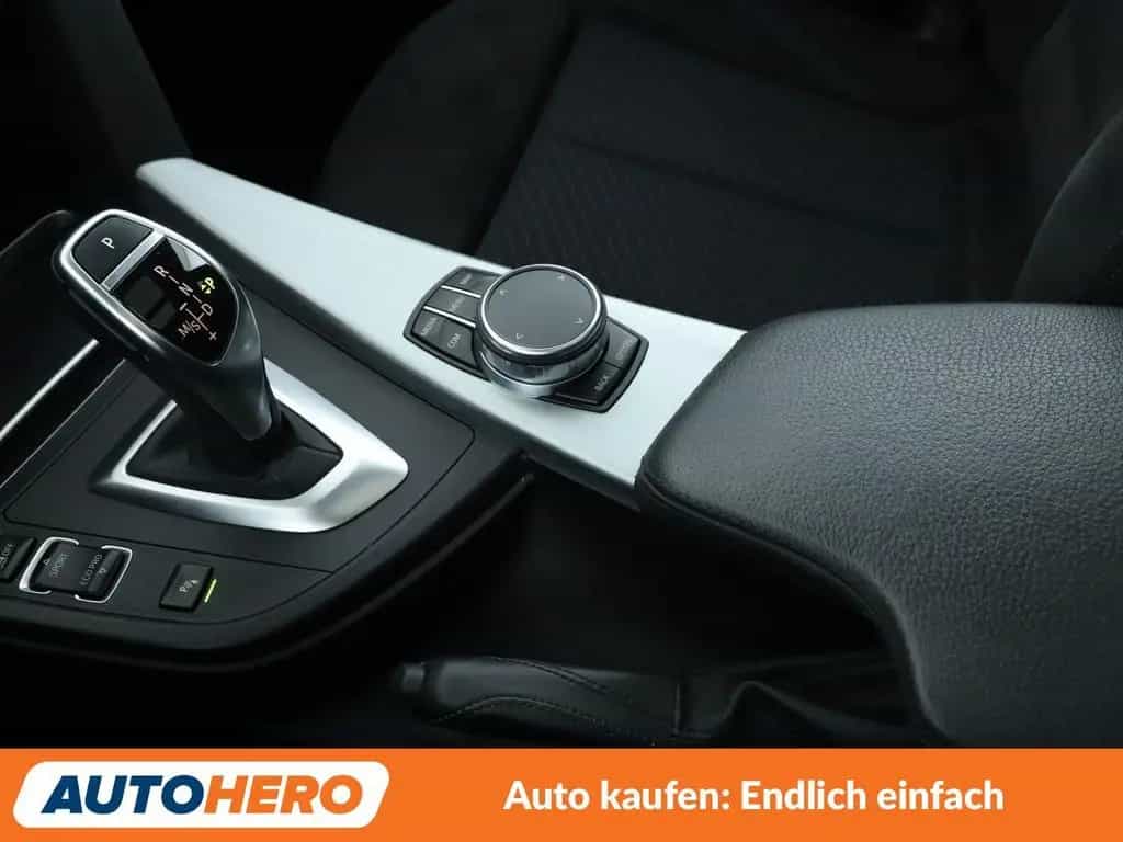 BMW 320 3er 320d M Sport Aut.*NAVI*HUD*LED*TEMPO*PDC* 12/2017-photo-23