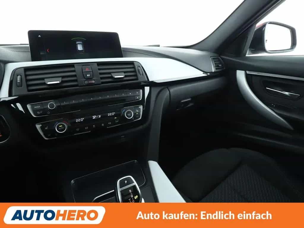BMW 320 3er 320d M Sport Aut.*NAVI*HUD*LED*TEMPO*PDC* 12/2017-photo-24