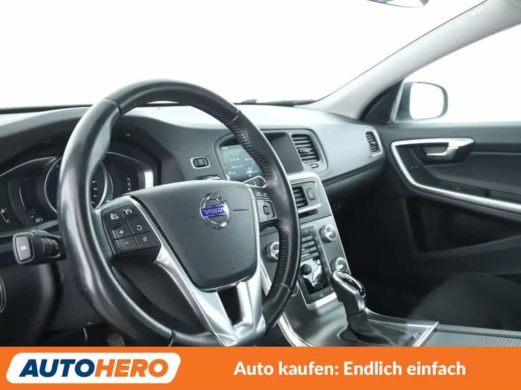 Volvo S60 1.5 Momentum Aut.*NAV*XENON*TEMP*PDC*SHZ*ALU* 03/2016-photo-10