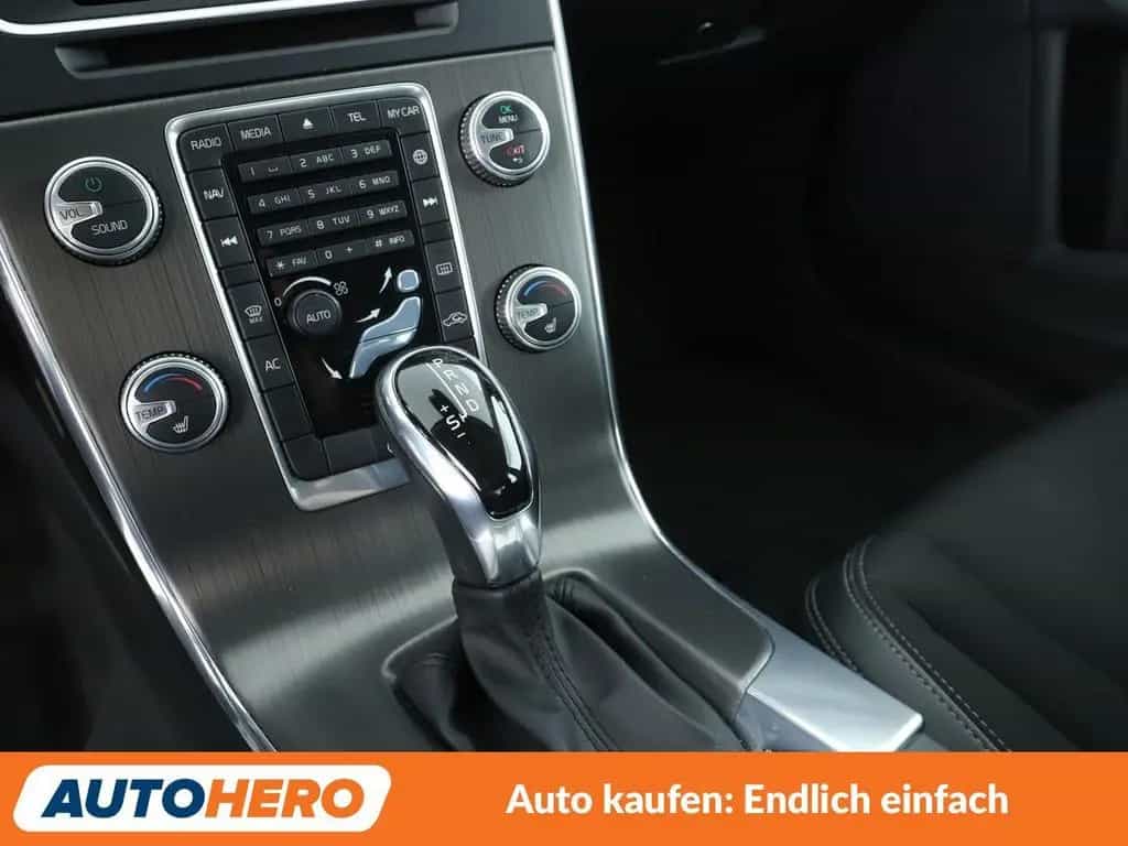 Volvo S60 1.5 Momentum Aut.*NAV*XENON*TEMP*PDC*SHZ*ALU* 03/2016-photo-21