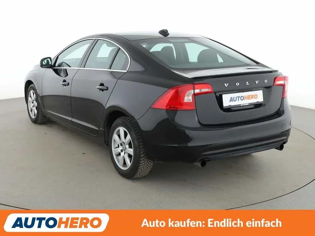 Volvo S60 1.5 Momentum Aut.*NAV*XENON*TEMP*PDC*SHZ*ALU* 03/2016-photo-3