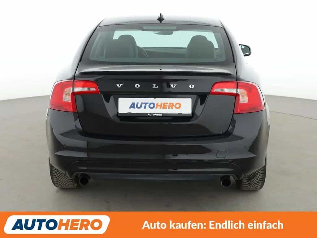 Volvo S60 1.5 Momentum Aut.*NAV*XENON*TEMP*PDC*SHZ*ALU* 03/2016-photo-4