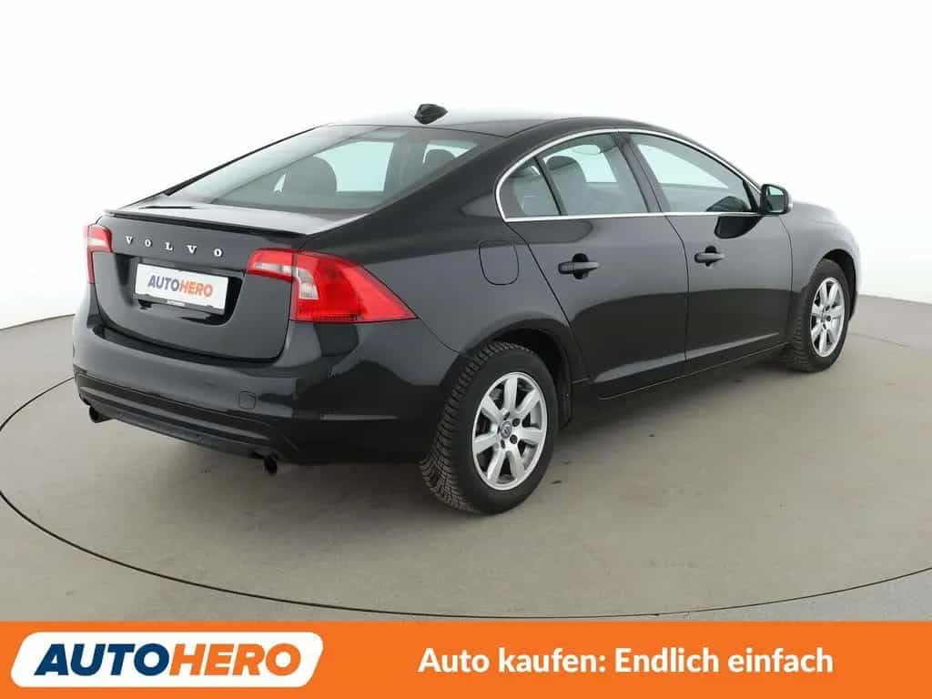 Volvo S60 1.5 Momentum Aut.*NAV*XENON*TEMP*PDC*SHZ*ALU* 03/2016-photo-5