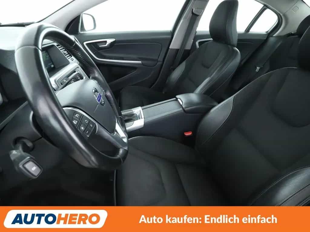 Volvo S60 1.5 Momentum Aut.*NAV*XENON*TEMP*PDC*SHZ*ALU* 03/2016-photo-9