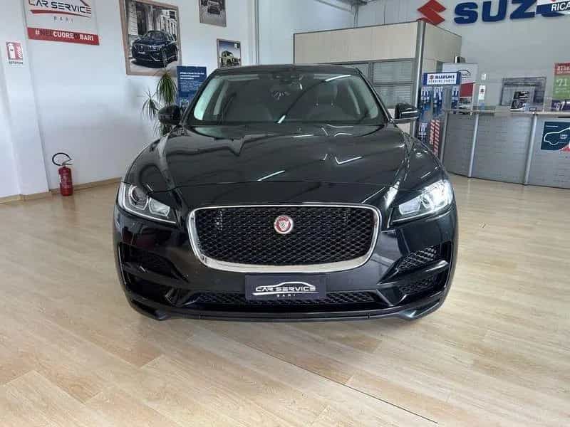 Jaguar F-Pace 2.0D 180cv PURE 04/2017-photo-1